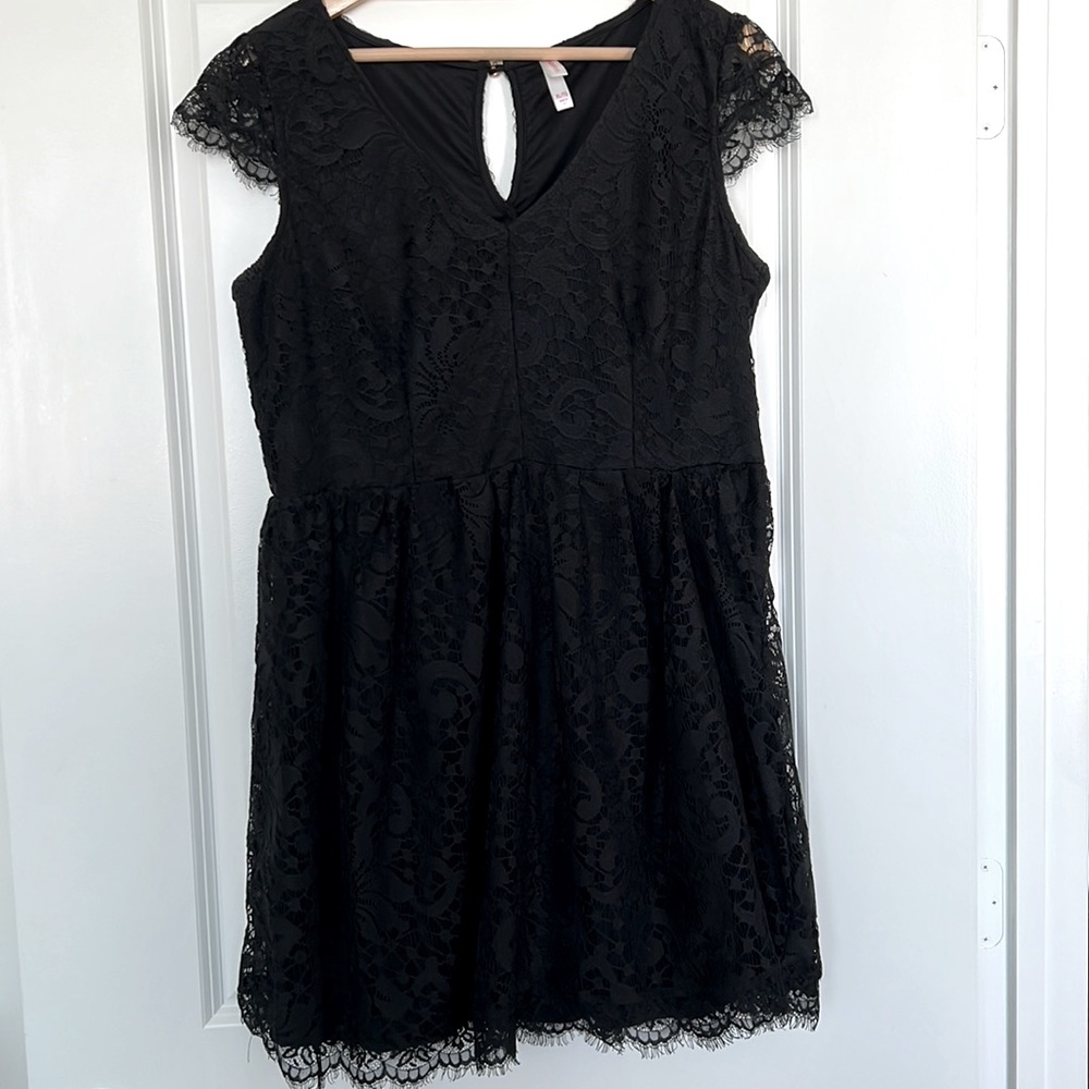 Cute black lace dress with tiny sleeve overlay XL